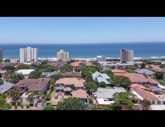 8 BEDROOM BED & BREAKFAST FOR SALE IN UMHLANGA CENTRAL